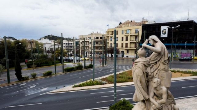 Κορωνοϊός: Πρόσω ολοταχώς για ολικό lockdown η Αττική – Ώρες αγωνίες για καταστήματα, σχολεία και απαγόρευση κυκλοφορίας