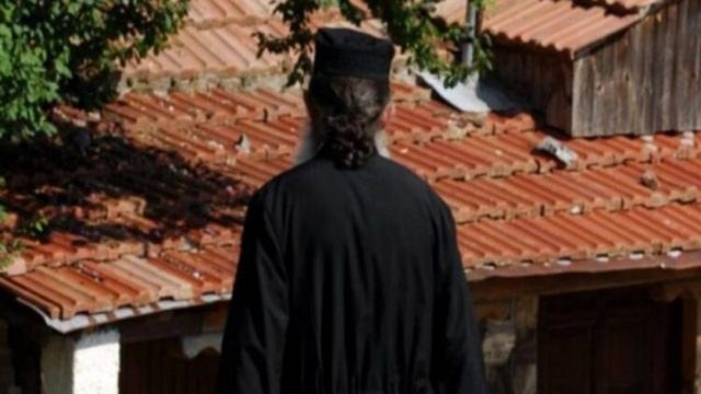 Σοκάρουν οι αποκαλύψεις για τον ιερέα.. εραστή  (Video)