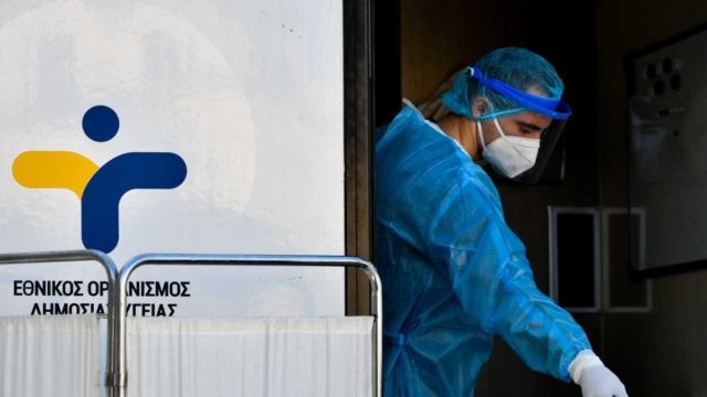 Κορωνοϊός: «Βόμβα» Λινού για την άρση των μέτρων – «Κινδυνεύουμε από…»