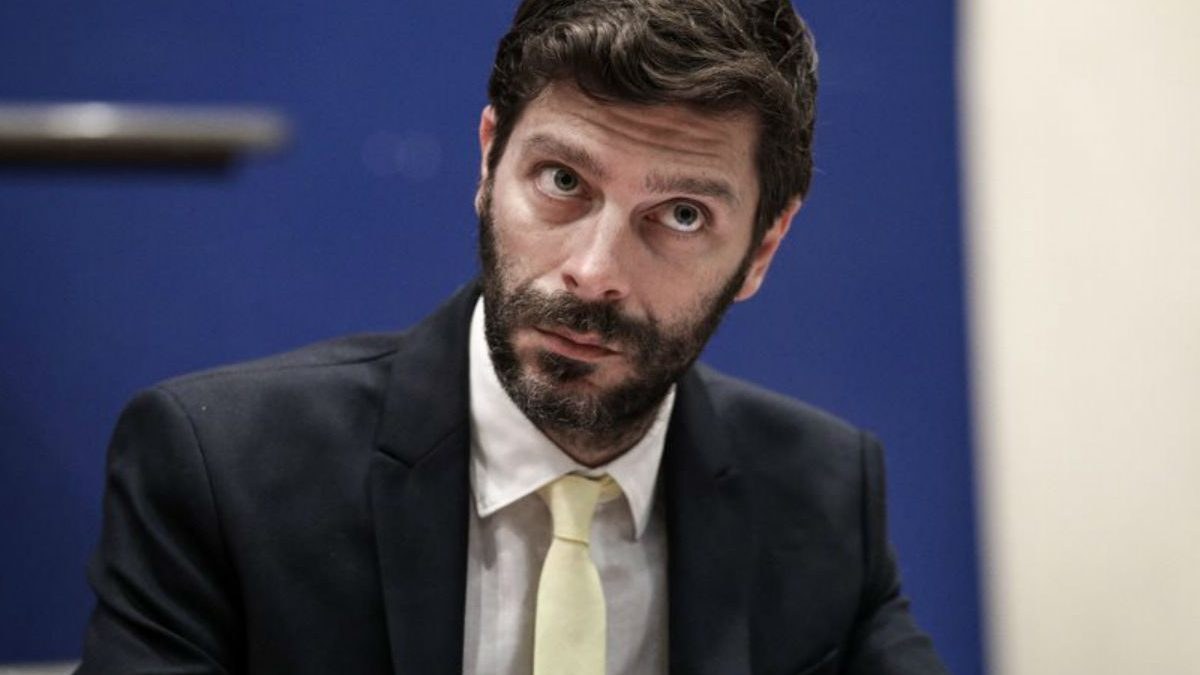 Νικόλας Γιατρομανωλάκης: Ο πρώτος ανοιχτά γκέι υπουργός της Ελλάδας