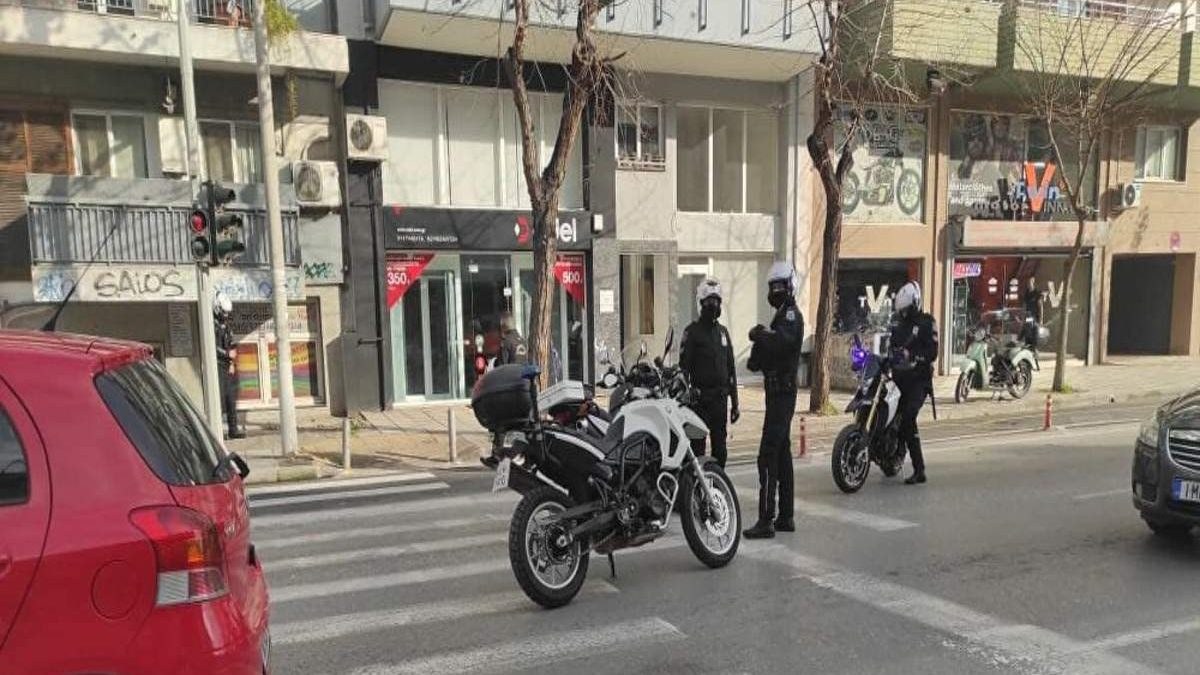 Συναγερμός στη Θεσσαλονίκη: Μυστήριο με τους πυροβολισμούς – “Καπνός” έγιναν οι τραυματίες