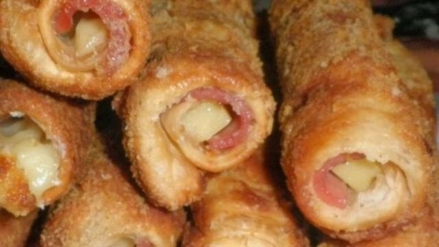 Tραγανά ρολά με ψωμί του τόστ ζαμπόν και τυρί