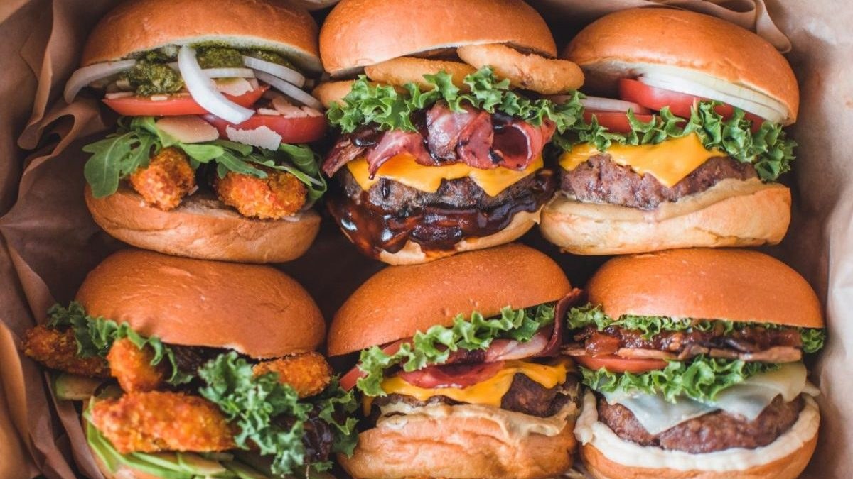 Τα Sohoγεύτικες; Τα νέα burgers του Δημήτρη Σκαρμούτσου