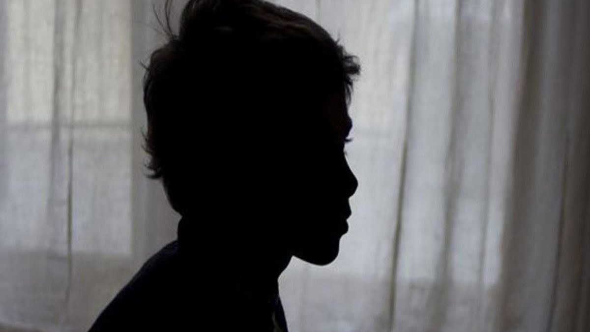 Φρίκη: Δασκάλα κατηγορείται ότι βίασε ανήλικο μαθητή της – Τι του έστελνε στο κινητό του