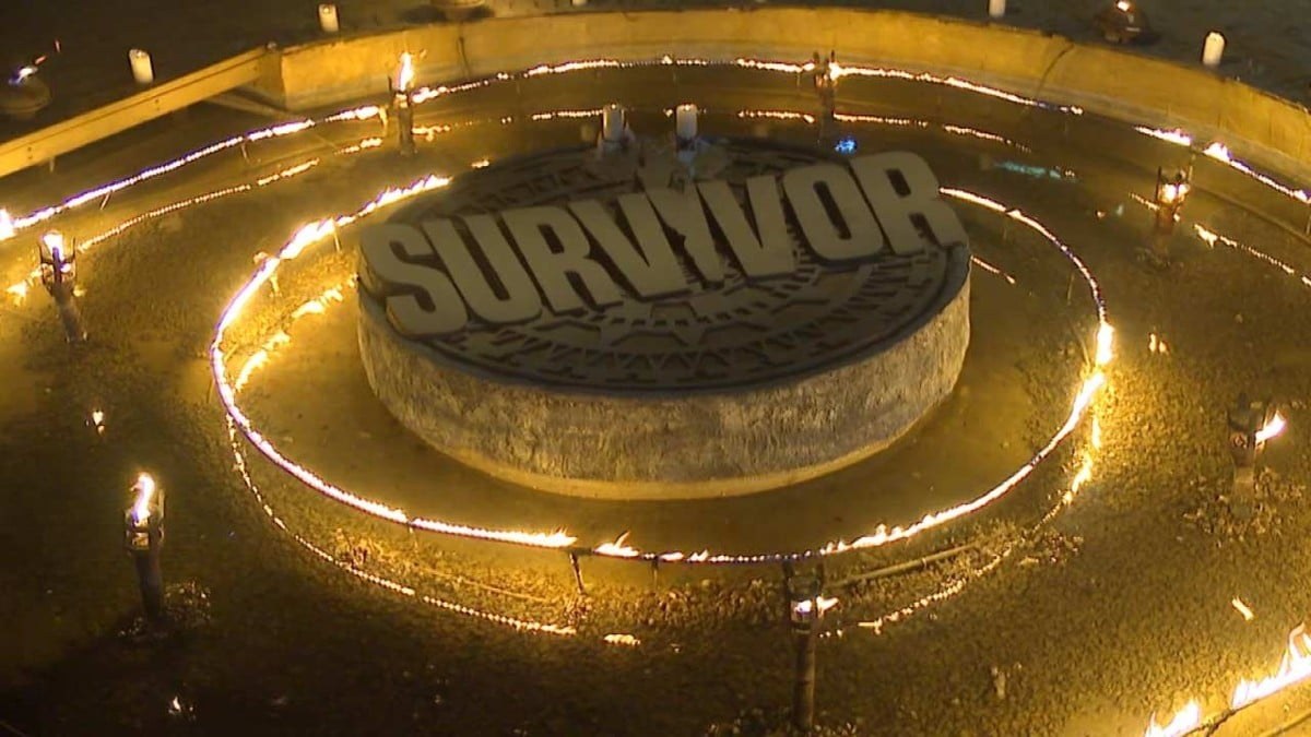 Σάλος με παίκτη στο Survivor: Έραψε δολάρια στο μπουφάν του πριν μπει στο παιχνίδι!