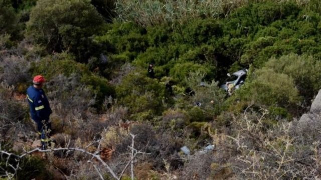 Τραγωδία στην Κερατέα: Νεκρός ανασύρθηκε ο οδηγός του αυτοκινήτου που έπεσε σε γκρεμό