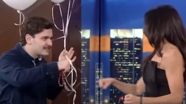 Δεν την κάλεσε στο πάρτι αλλά της… πήρε μπαλόνια: Ο “Ρε Ματζόρε” συναντάει για πρώτη φορά την Ανθή Βούλγαρη μετά το viral βίντεο!