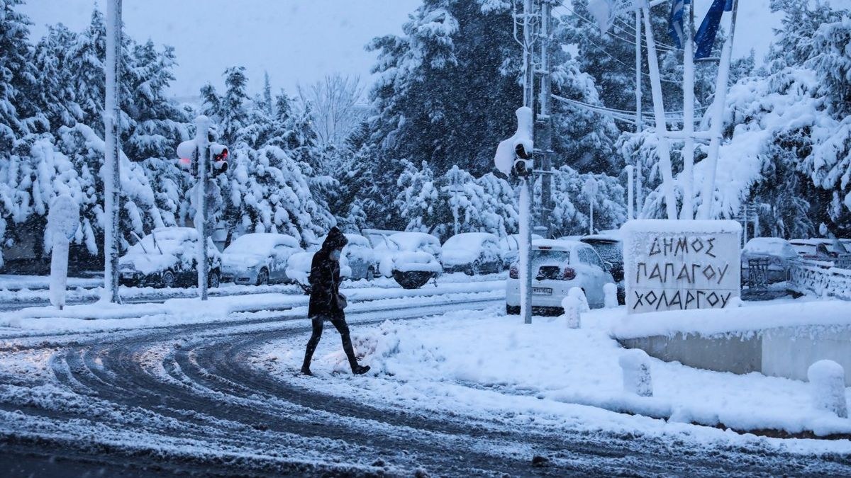 Κακοκαιρία «Μήδεια»: Μέχρι πότε θα χιονίζει στην Αττική