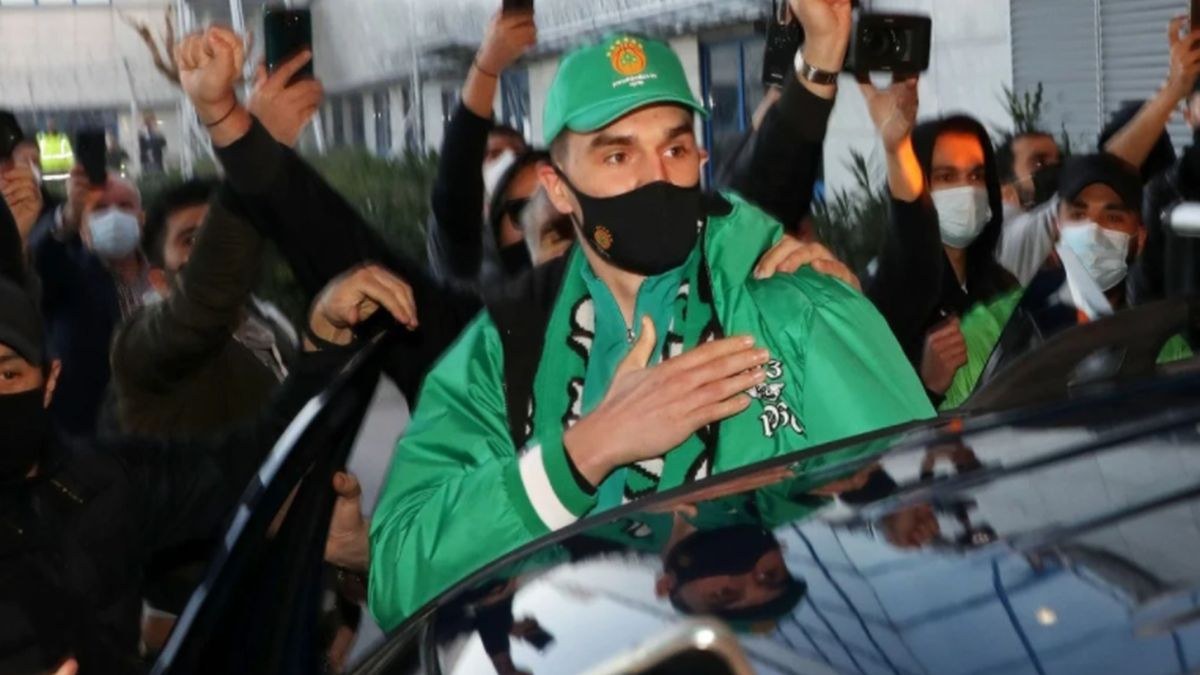 «Ντου» Χεζόνια σε πασίγνωστη Ελληνίδα παρουσιάστρια – Τον… πρόδωσε το Like στο Instagram (ΦΩΤΟ)