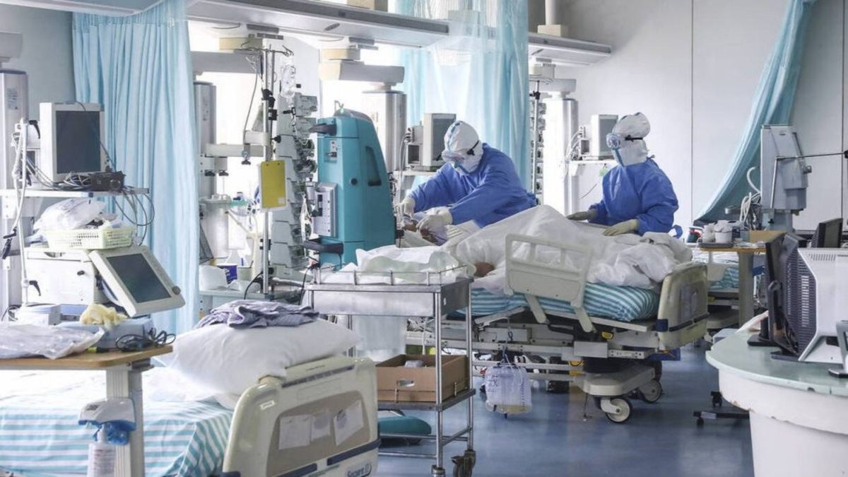 “Βόμβα” για τον κορωνοϊό: Καταγγελία από τον πρόεδρο της ΠΟΕΔΗΝ για πλήθος ατόμων εκτός ΜΕΘ