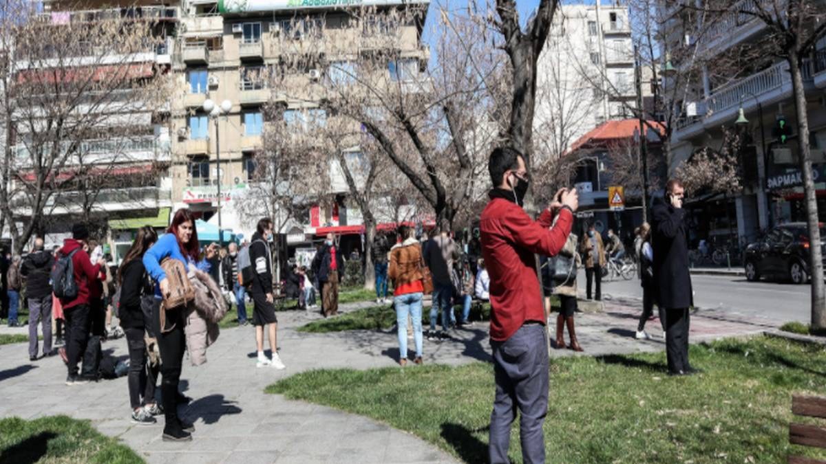 Σεισμός στην Ελασσόνα: Απεγκλωβίστηκε ζωντανός ο ηλικιωμένος στο Μεσοχώρι
