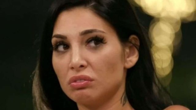 Βασιλάκο δες τι έχασες: Η ξανθιά Σία του Bachelor είναι το κάτι άλλο