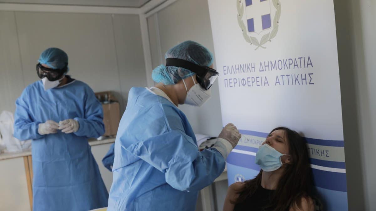 Κορωνοϊός: Σε πίεση Αττική και Θεσσαλονίκη – Συνεχίζεται ο «πόλεμος» με την πανδημία