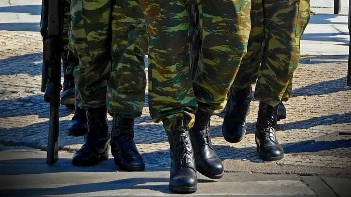Στρατόπεδο-υγειονομική βόμβα στη Λαμία: Δεκάδες κρούσματα κορωνοϊού σε φαντάρους!