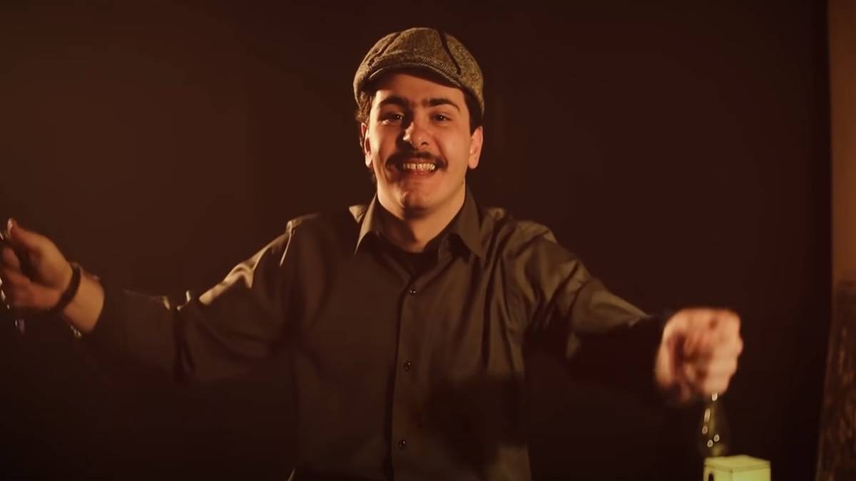 Κουτσαβάκης: Έκανε τραγούδι το «Ρε ματζόρε»! (video)