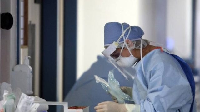 Κορωνοϊός: Εμβόλιο… κάθε χρόνο – Ανησυχία για τις παρενέργειες στους νέους
