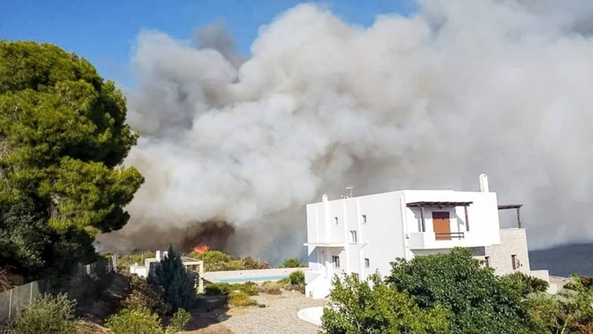 Λήξη συναγερμού: Υπό πλήρη έλεγχο η φωτιά στην Κορινθία – Σε ύφεση στη Μακρακώμη
