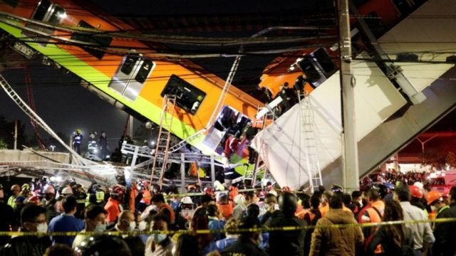 Τραγωδία στο Μεξικό: Κατέρρευσε γέφυρα του Μετρό & έπεσε πάνω σε αυτοκίνητα – Τουλάχιστον  13 νεκροί (photo-video)