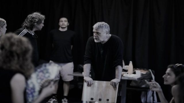 Επίδαυρος: Ο Άρης Σερβετάλης μεταμορφώνεται σε “Ορέστης” – Φωτογραφίες από τις πρόβες