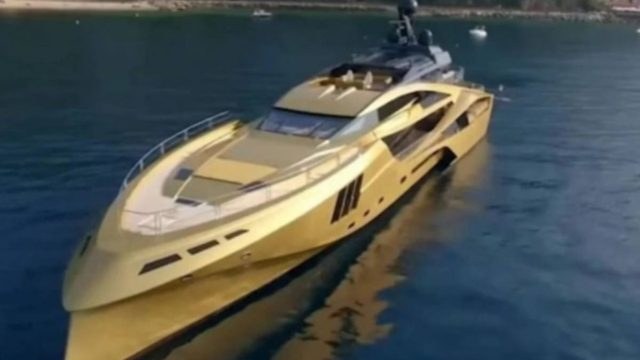 Έμειναν κάγκελο στη Μύκονο: Το χρυσό γιοτ που μαγνήτισε όλα τα βλέμματα στο νησί!