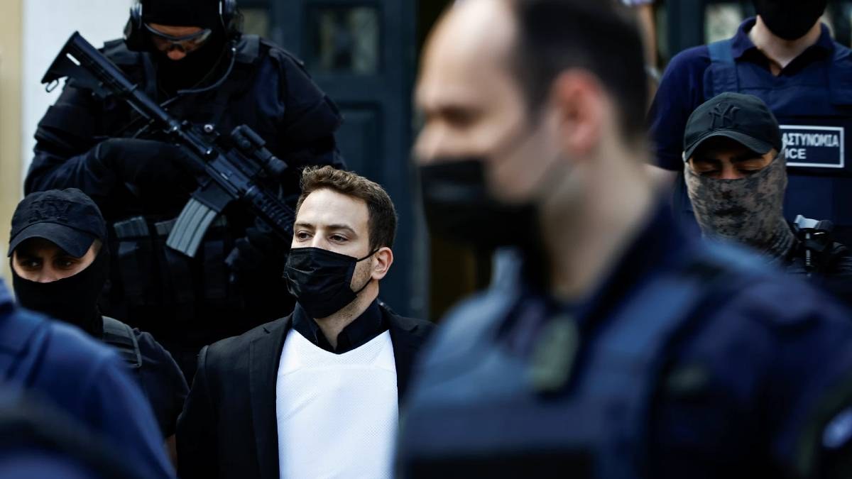 Προκλητικός και είρωνας ο φονιάς σύζυγος στα Γλυκά Νερά: Κοιτούσε με ψηλά το κεφάλι και υπεροπτικά!