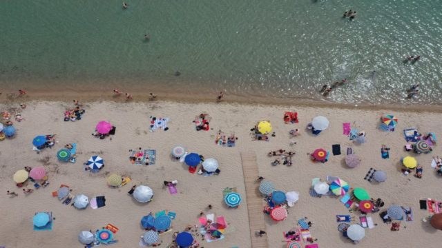 «Πράσινο φως» για κολύμπι στην πλαζ Αρετσούς στην Καλαμαριά