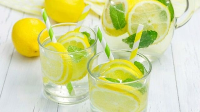 Πότε το στυμμένο λεμόνι κάνει κακό στην υγεία μας!