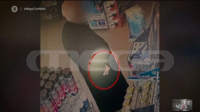 Βίντεο ντοκουμέντο: Ιερέας στο Πόρτο Ράφτη… κρύβει κλοπιμαία στα ράσα του!