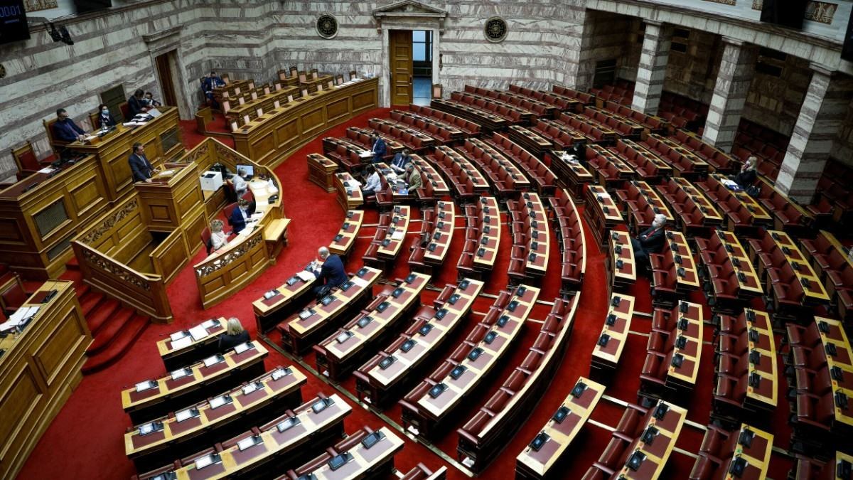 Εργασιακό: Χτύπησε «κόκκινο» το θερμόμετρο στη Βουλή για τις αλλαγές που ψηφίζονται σήμερα – πυρά από την αντιπολίτευση