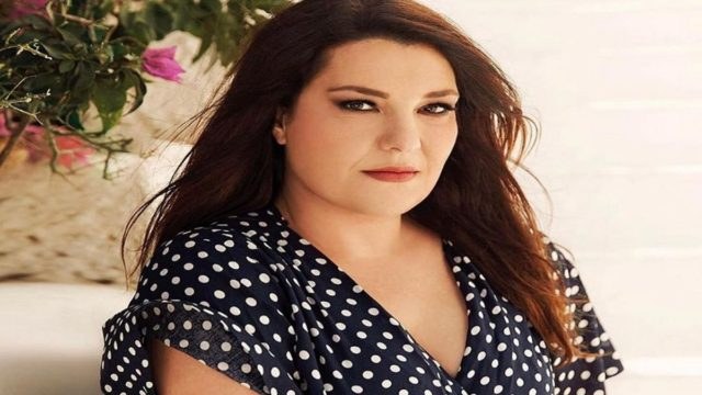 Η συγκλονιστική ανάρτηση της Κατερίνας Ζαρίφης για την 14χρονη Γωγώ – «Δεν πιάνει πια χώρο “η χοντρή” στην τάξη σου»