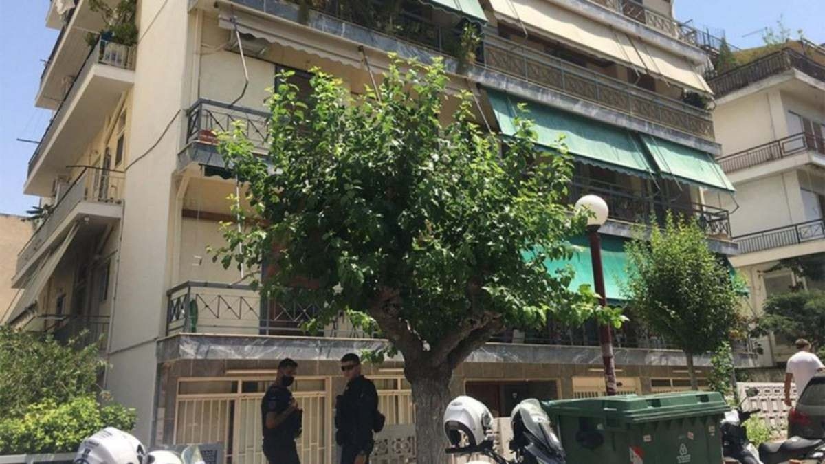 Έγκλημα στη Δάφνη: Σε διαθεσιμότητα οι δύο αστυνομικοί που αγνόησαν τις κλήσεις περιοίκων