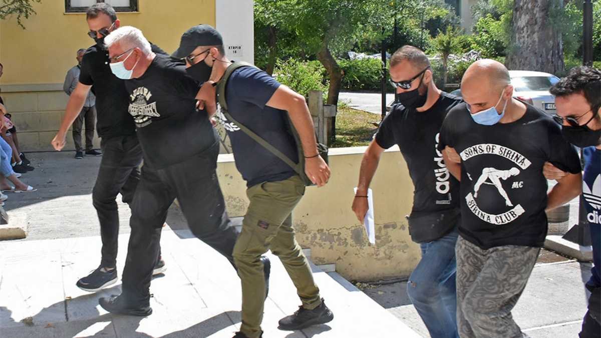 Απίστευτο: Ο αστυνομικός-κτήνος της Ηλιούπολης απειλούσε τους συναδέλφους του σε ΕΔΕ!