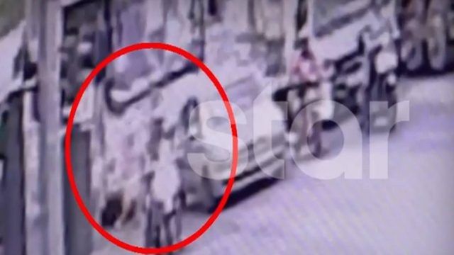 Η ανευθυνότητα των Ελλήνων μέσα από μια τραγωδία – Χαλασμένο φανάρι και ΙΧ σταματημένα πάνω στην διάβαση πεζών!