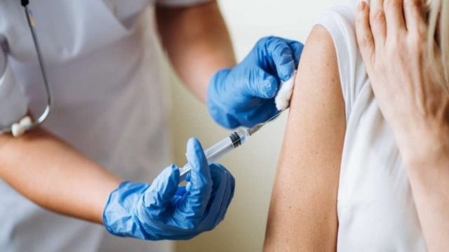 Πρωτιά της Ελλάδας στους αρνητές των εμβολίων