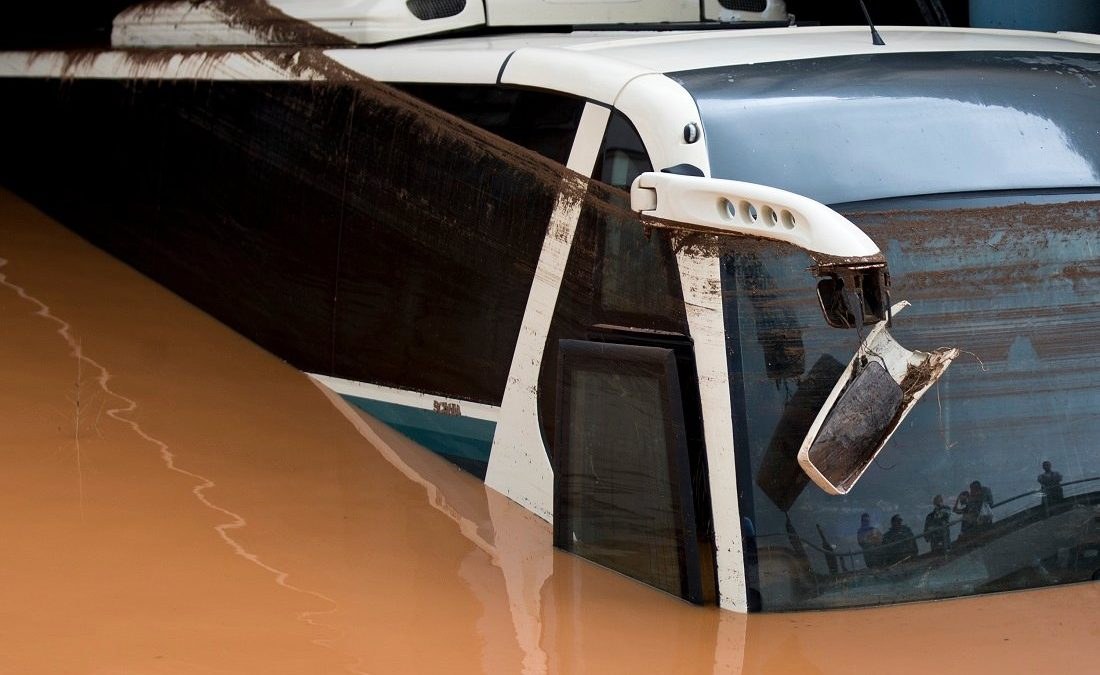 Πλημμύρες στη Μάνδρα – ΔΙΚΑΙΩΣΗ: Ένοχοι Περιφέρεια, Πολιτική Προστασία, ΕΛ.ΑΣ. – Αποζημίωση 270.000 ευρώ σε οικογένεια 29χρονου νεκρού