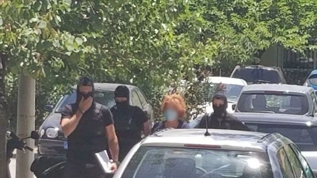 Στην Ευελπίδων οδηγείται η Ουκρανή που έδωσε καταφύγιο στον Χρήστο Παππά – Το ΦΕΚ πολιτογράφησης της
