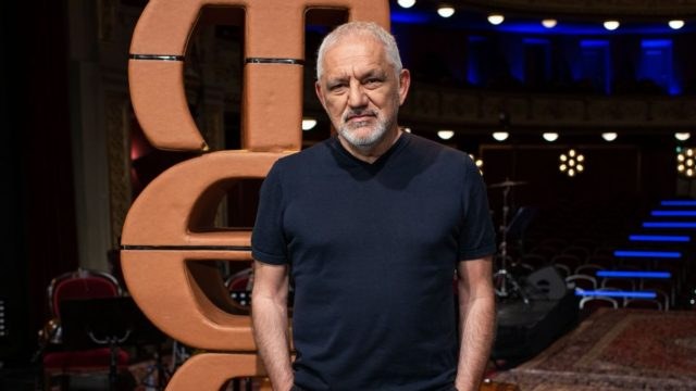 Νίκος Πορτοκάλογλου: Ποζάρει αγκαλιά με τη νεογέννητη εγγονή του