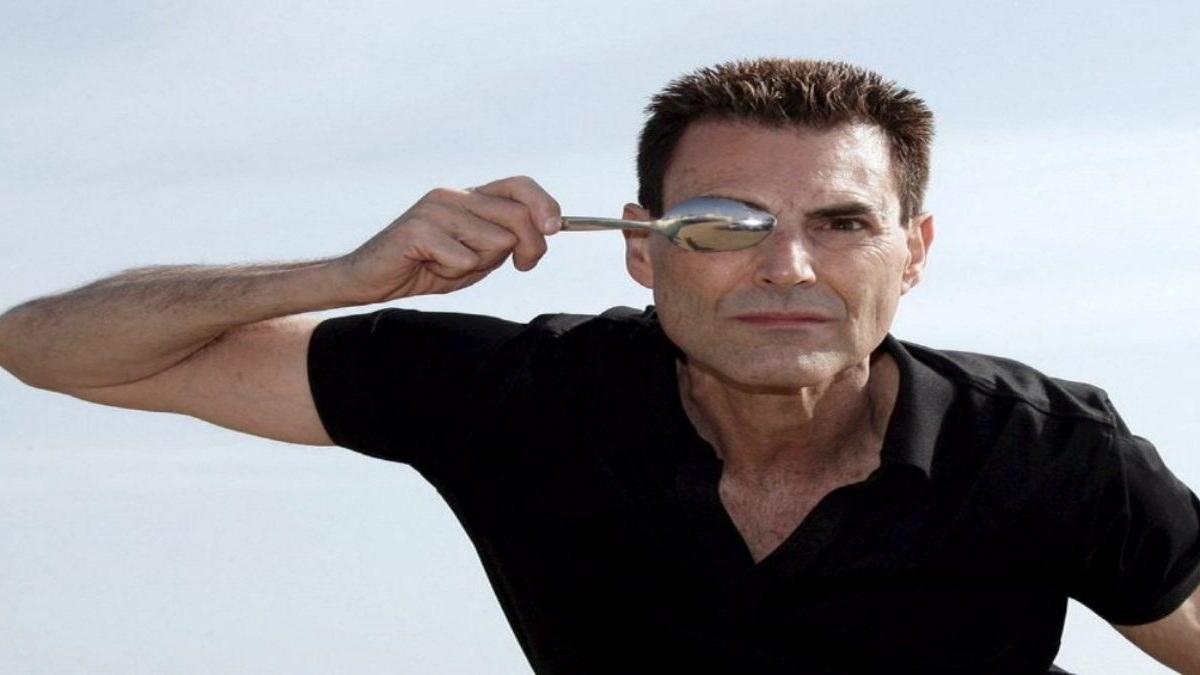 Γιούρι Γκέλερ για εξωγήινους: Bρίσκονται σε επαφή με τη Γη εδώ και περίπου 50 χρόνια