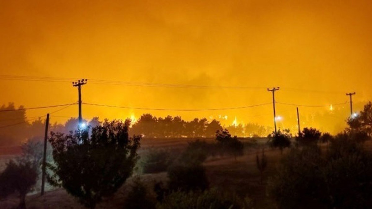 Φωτιά στην Αρχαία Ολυμπία: Μεγάλη αναζωπύρωση στη Νεμούτα – Έκκληση για εναέρια μέσα