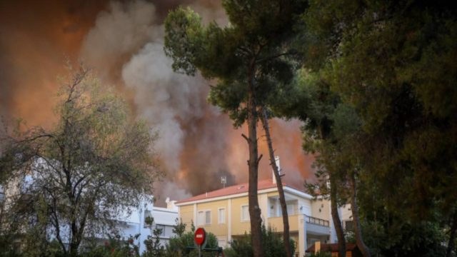 Σοκάρει ο Ευθύμιος Λέκκας: Στους 600 βαθμούς η θερμοκρασία στη Βαρυμπόμπη! «Πυριτιδαποθήκη» όλη η Ελλάδα