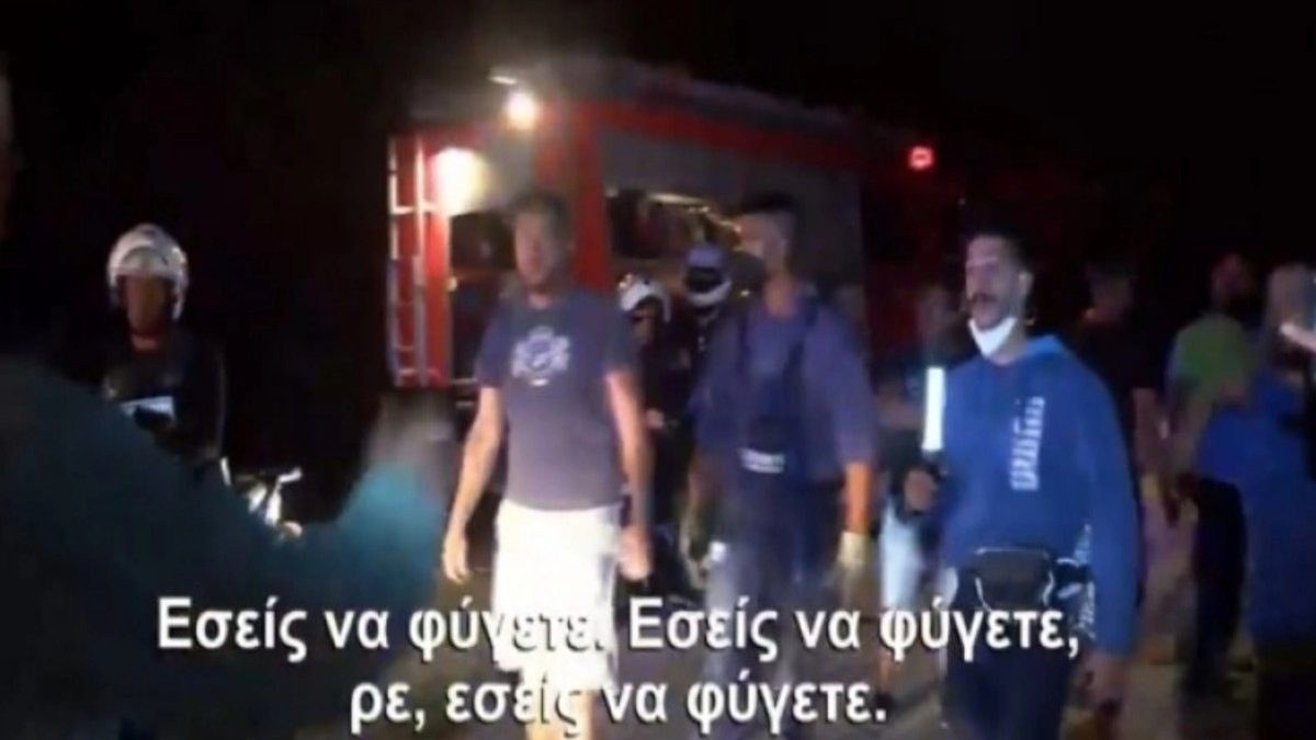 Φωτιά στα Βίλια: Ένταση μεταξύ πολιτών και αστυνομικών – «Τα έχετε κάνει μπ@@$#@@@»