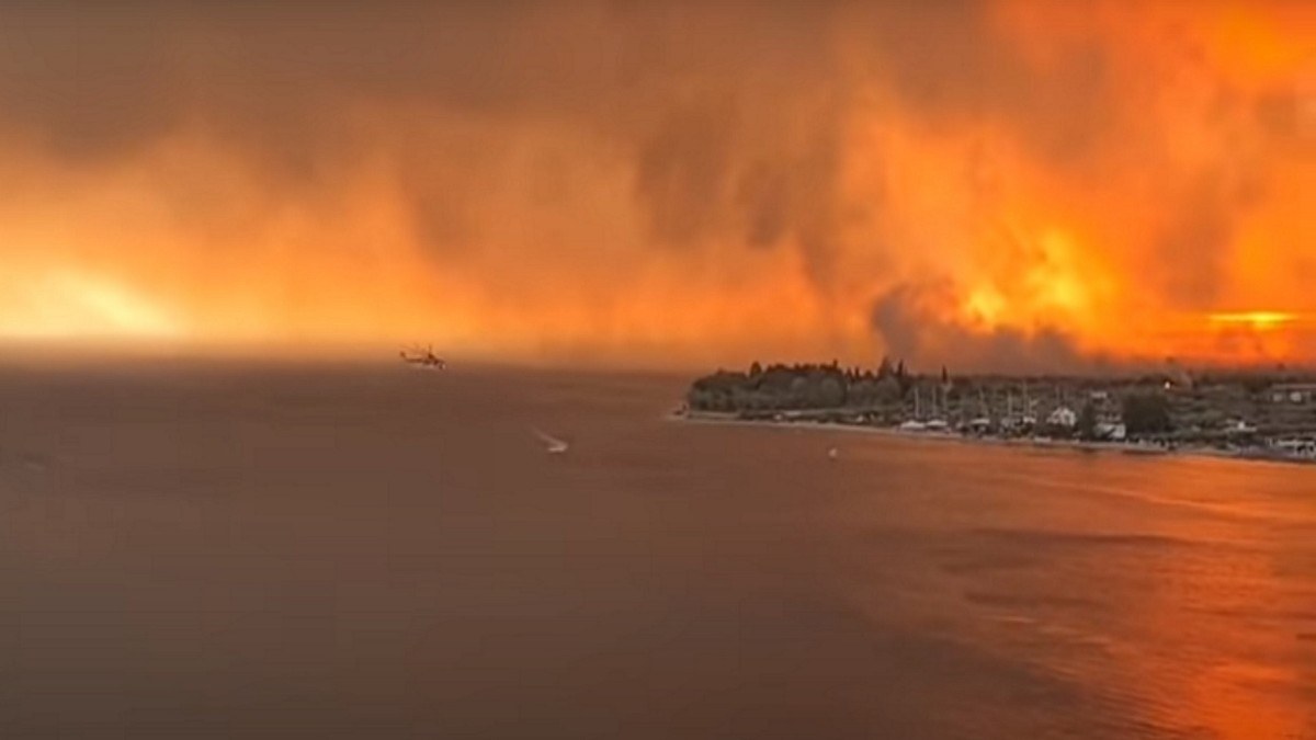 Φωτιά στην Εύβοια: Πόσοι οικισμοί έχουν εκκενωθεί συνολικά
