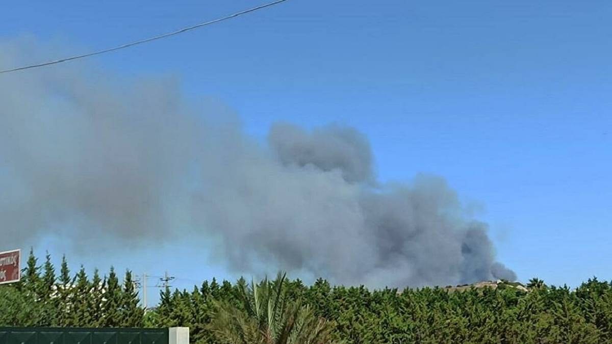 Φωτιά στο Λαύριο: Αυτό είναι το ύποπτο όχημα που φαίνεται να προκάλεσε την πύρινη κόλαση