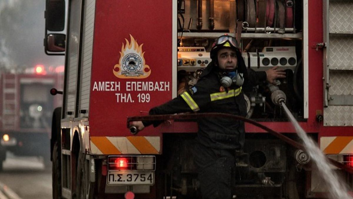 Μεγάλη φωτιά στη Βαρυμπόμπη – Είναι κοντά στα πρώην βασιλικά κτήματα