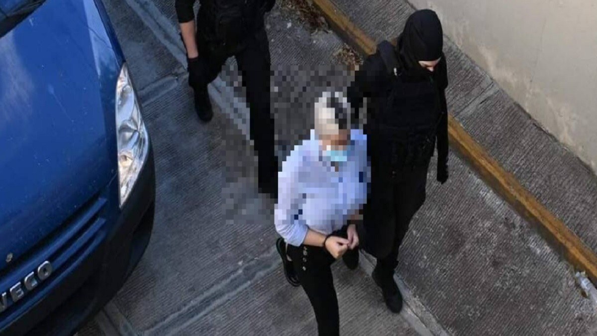 Επίθεση με βιτριόλι: Ανατροπή! Εμφανίστηκε η κατηγορούμενη στο δικαστήριο – Πρόσωπο με πρόσωπο με την Ιωάννα!