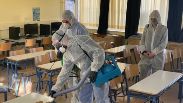Σχολεία: Το σχέδιο της κυβέρνησης για να τα κρατήσει ανοικτά – Η εφιαλτική πρόβλεψη που όλοι θέλουν να αποφύγουν
