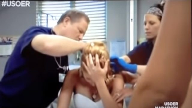 Νύφη την ημέρα του γάμου της φερόταν «τρελά» και πήγε στο γιατρό – Μόλις κοίταξε το κεφάλι της… (Video)