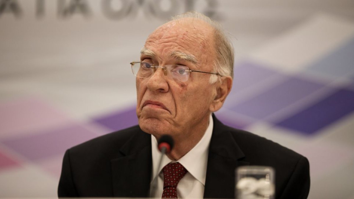 Βασίλης Λεβέντης: Κρίσιμες ώρες στη ΜΕΘ – Τα νέα για την υγεία του με τον κορωνοϊό