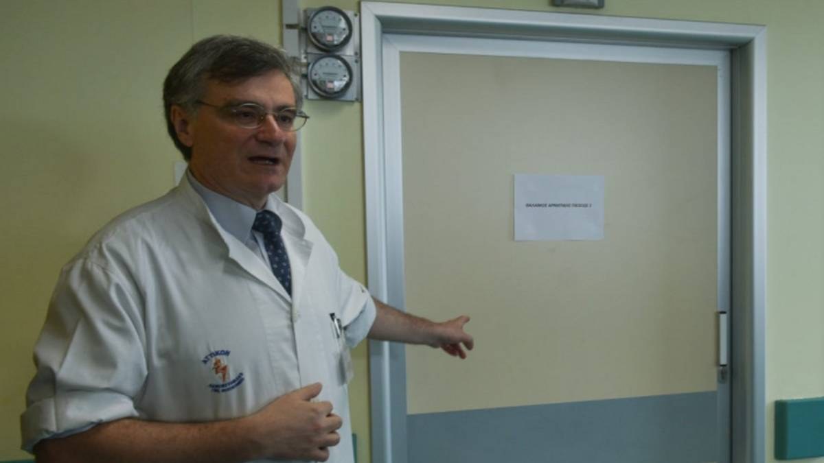 Σωτήρης Τσιόδρας: Τα 3 μέτρα για να πέσουν 90% τα κρούσματα στα σχολεία! Τι έκανε ο ίδιος με τα 3 παιδιά του;