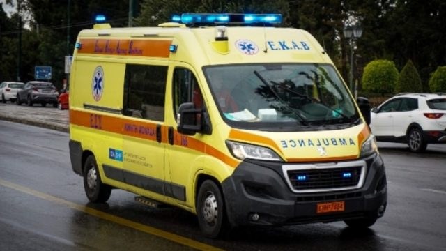 Θρίλερ στην Ηλιούπολη: Άνδρας κάρφωσε μαχαίρι στην καρδιά του! «Σπάστε την πόρτα για να με πάρετε νεκρό»